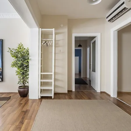 Modern Flat Near Popular Attractions In Beyoglu Apartment
